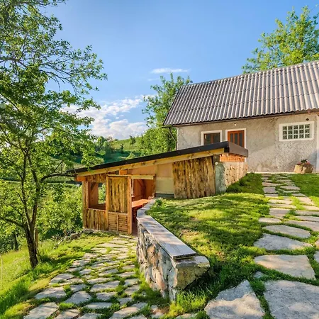 Nature Hideaway Homes With Sauna - One Bedroom بيت للعطل Slap ob Idrijci